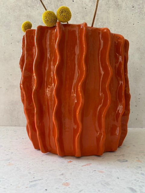 Frill vase in orange
