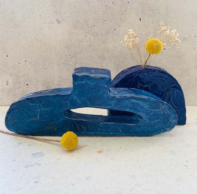 Oblong vessel in cobalt